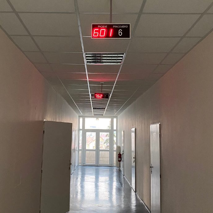 sonsat referencia vyvolávací systém v čakárni nemocnice